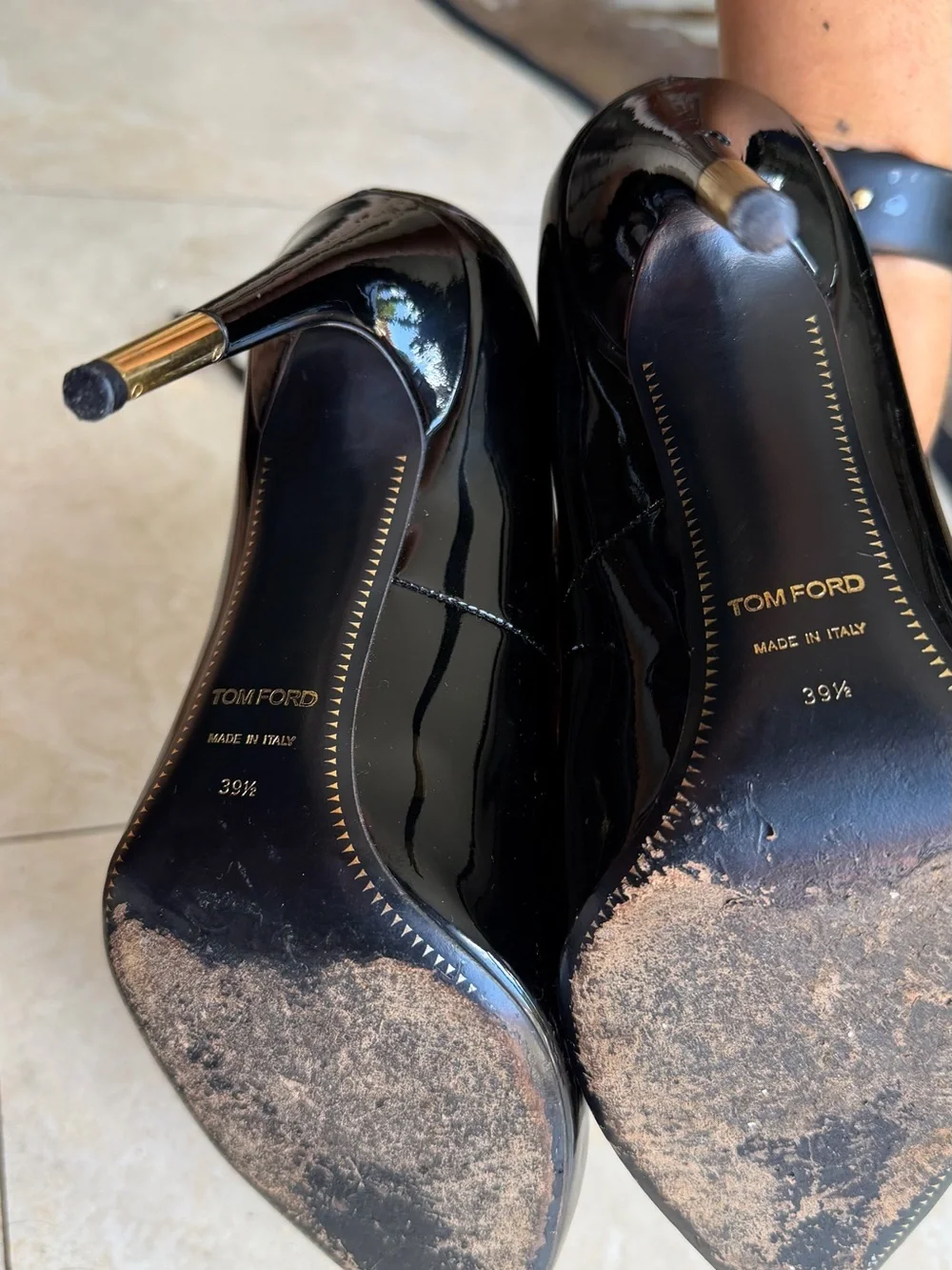 Tom Ford Black Patent Leather pointed  Ankle-Strap Pumps w/ Gold Padlock sz 39.5